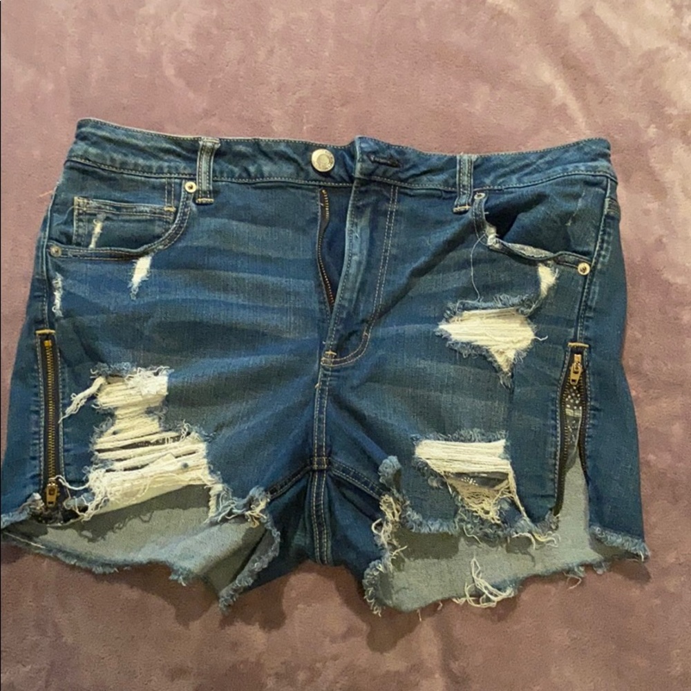 American eagle distressed shorts.
